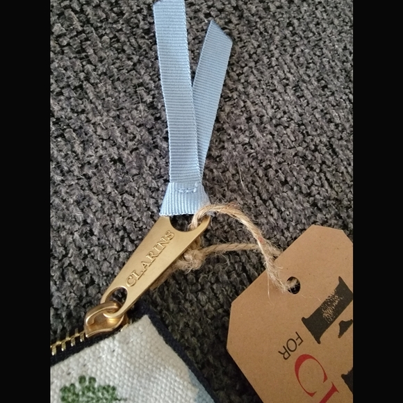 BNWT Clarins FEED 10 Woman On A Mission Flower Cosmetic Bag - Picture 4 of 7